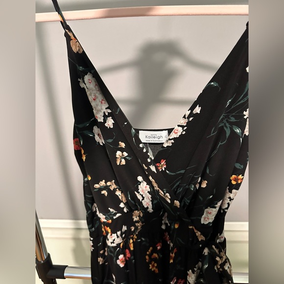 Kaileigh floral romper Large - Picture 4 of 7